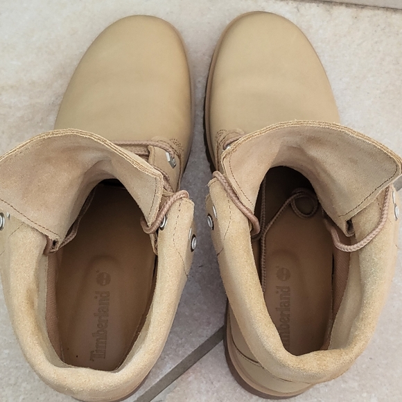 SOLD Timberland Women's Boots size 8 - Picture 4 of 6